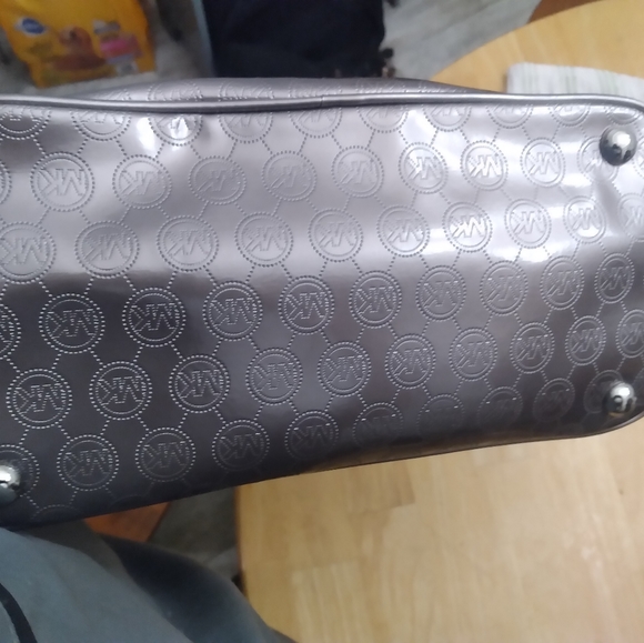 Michael Kors Signature E/W Tote - Picture 7 of 10